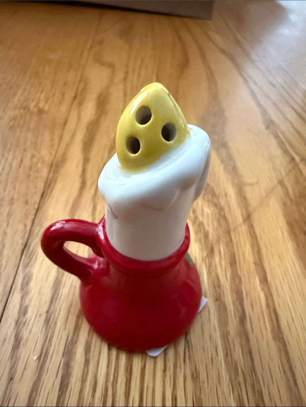 Cracker Barrel Red and White Candle Shaker Set with Yellow Flames